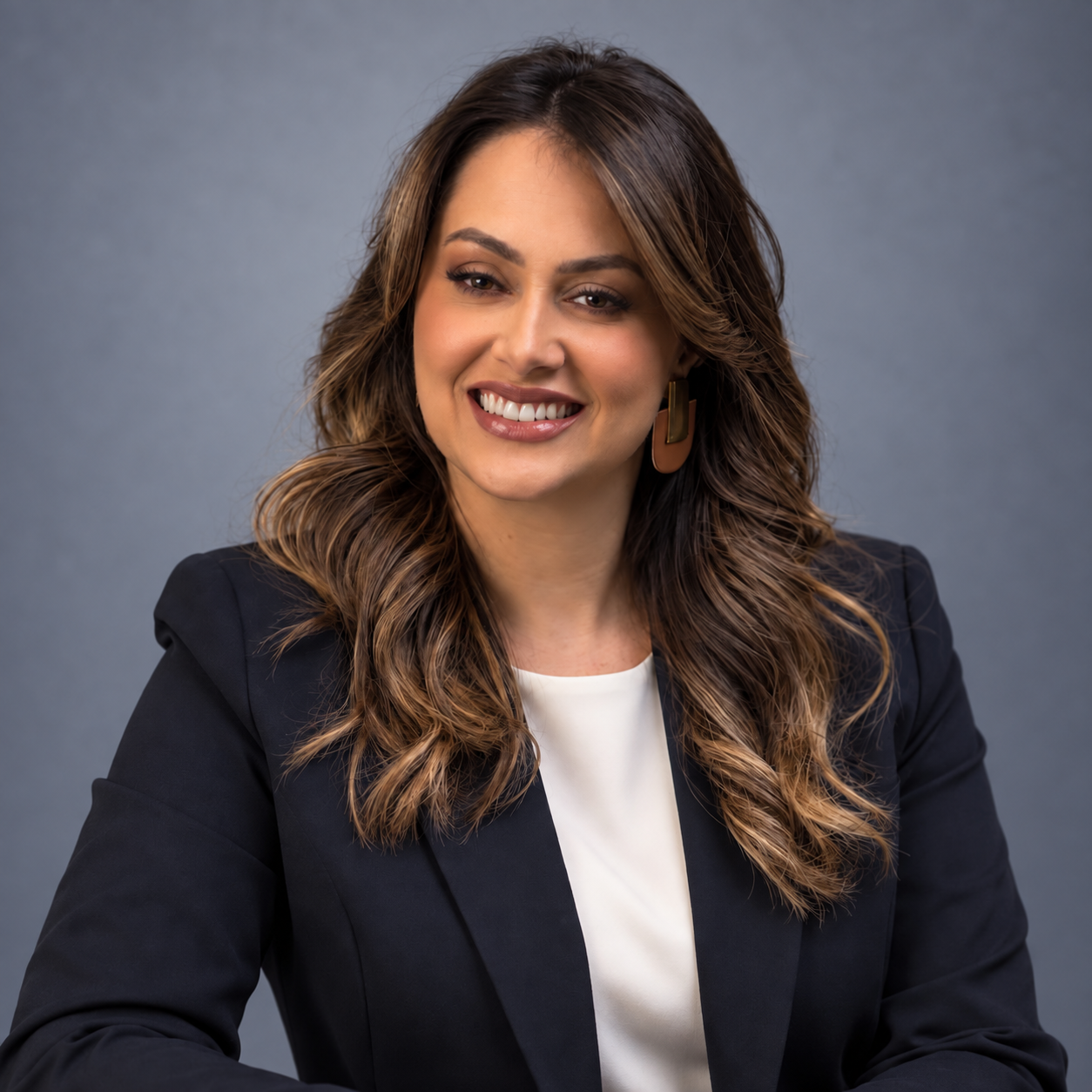 Retrato profissional de Maiara Duarte, Gestão de Saúde e SST da Vertical